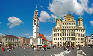 Das Augsburger Rathaus ist zusammen mit dem Perlachturm das Wahrzeichen der Stadt Augsburg