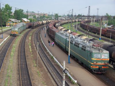 1280px-RZD_VL85-017_Meget,_Transsib_line_(32524574655)